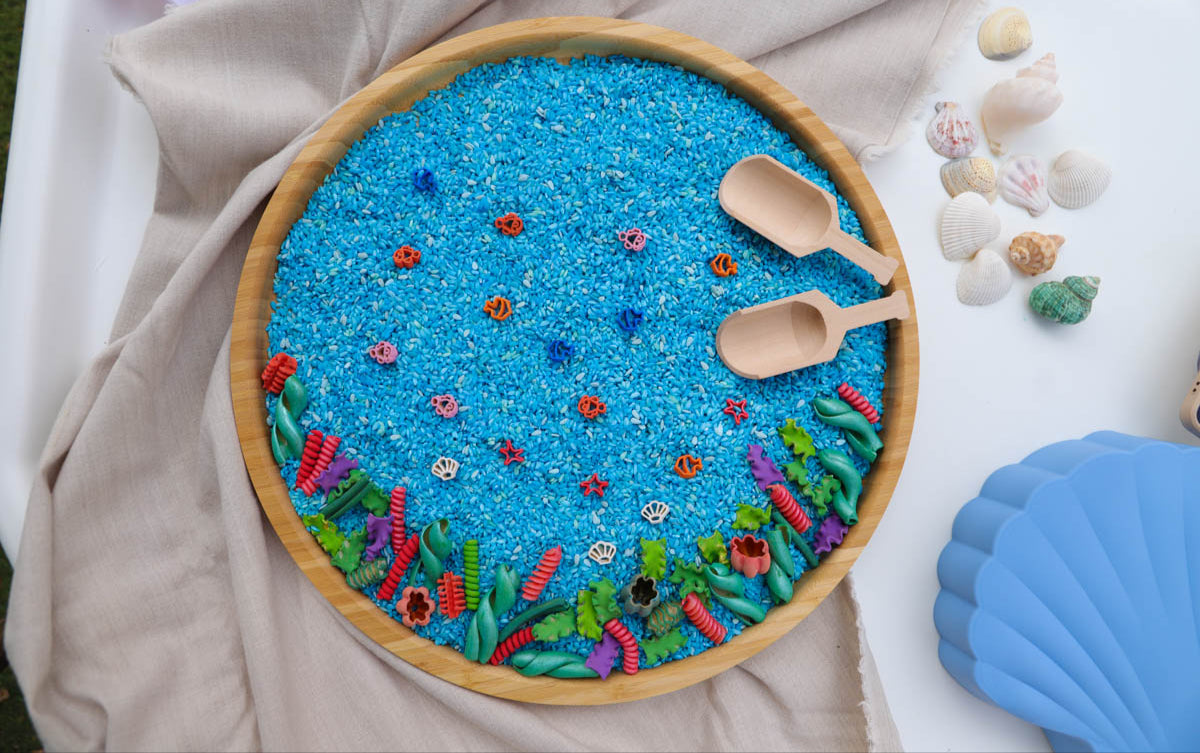 Base sensorial mar con peces y plantas submarinas y corales
